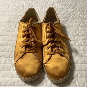 Woman’s size 8 Toms Satin Yellow Lace-Up Shoes preowned EUC
